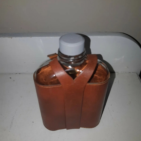 Vintage Hersheypark Glass Bottle, with leather case 6" Tall - Picture 4 of 10